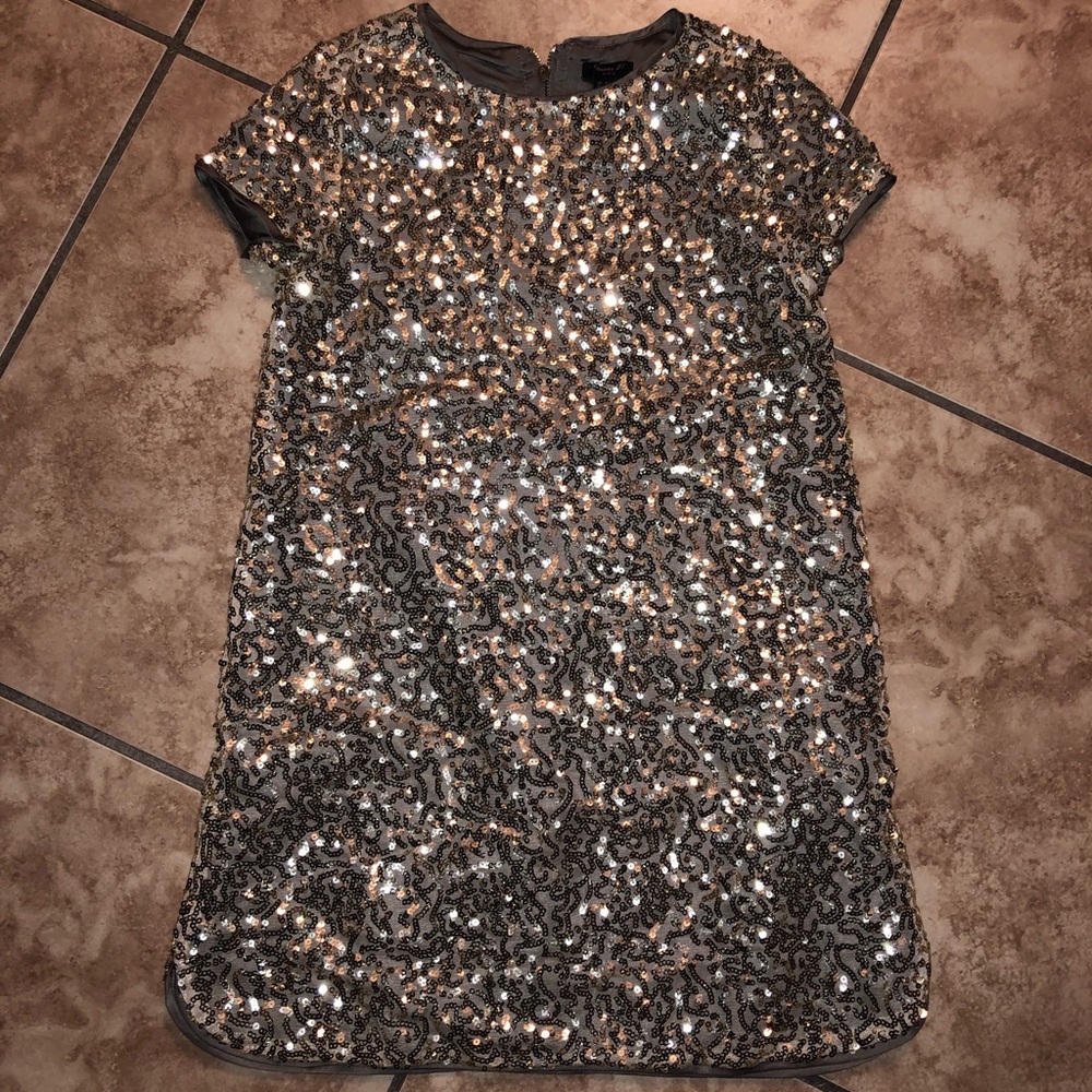 Forever 21 girls 9/10 gold sequined dress.
